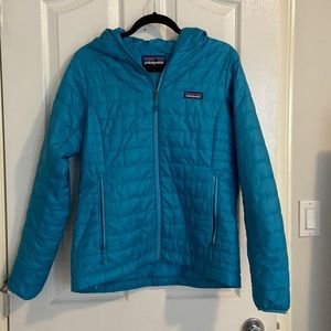Patagonia womens micro puff jacket with hood. Blue. Size M